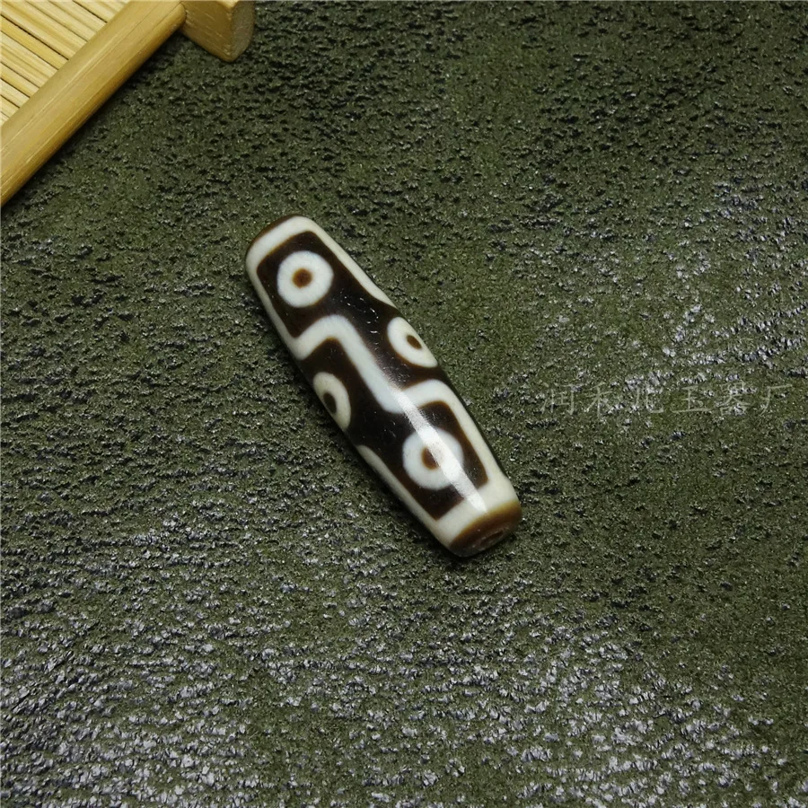 

Tibetan style high oil content ancient nine eye celestial bead agate pendant, slurry coated nine eye chalcedony pendant