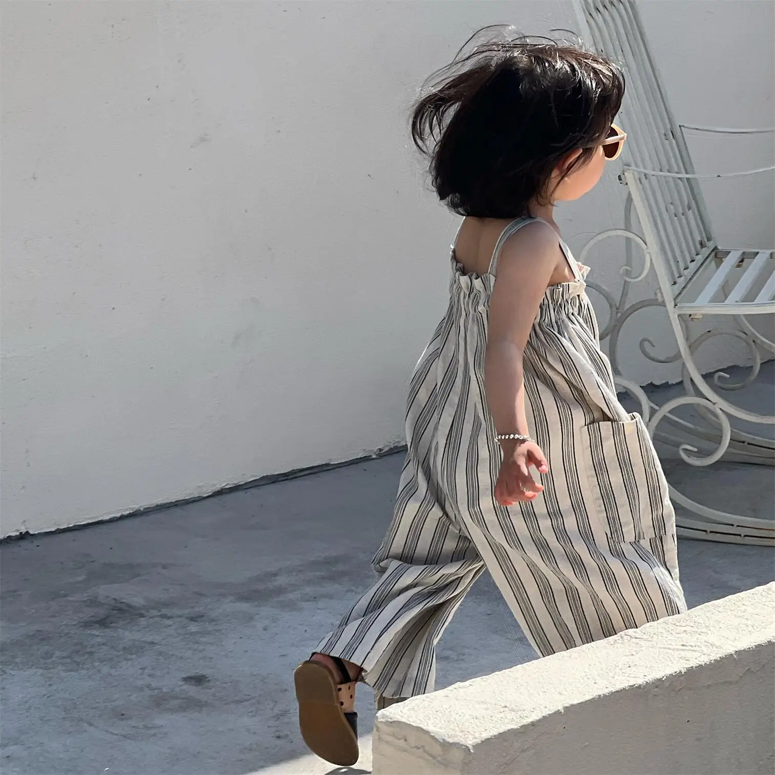 

Одежда One 2023 Повседневный корейский комбинезон для девочек детские летние полосатые брюки на подтяжках с широкими штанинами Новинка комбинезон