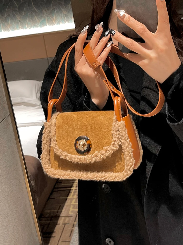 Женская матовая замшевая плюшевая сумка через плечо шикарная с замком и пряжкой