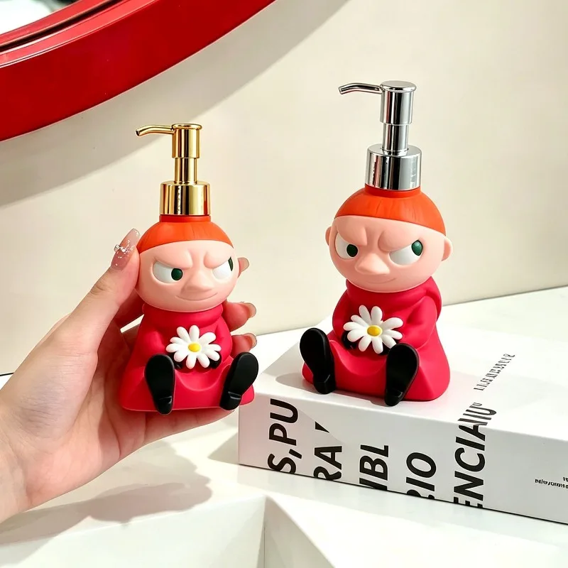 Фото Новая милая аниме-бутылка-дозатор серии «Муминс» с персонажем мультфильма Маленькой Мэй, креативный дизайн, для геля для душа №2