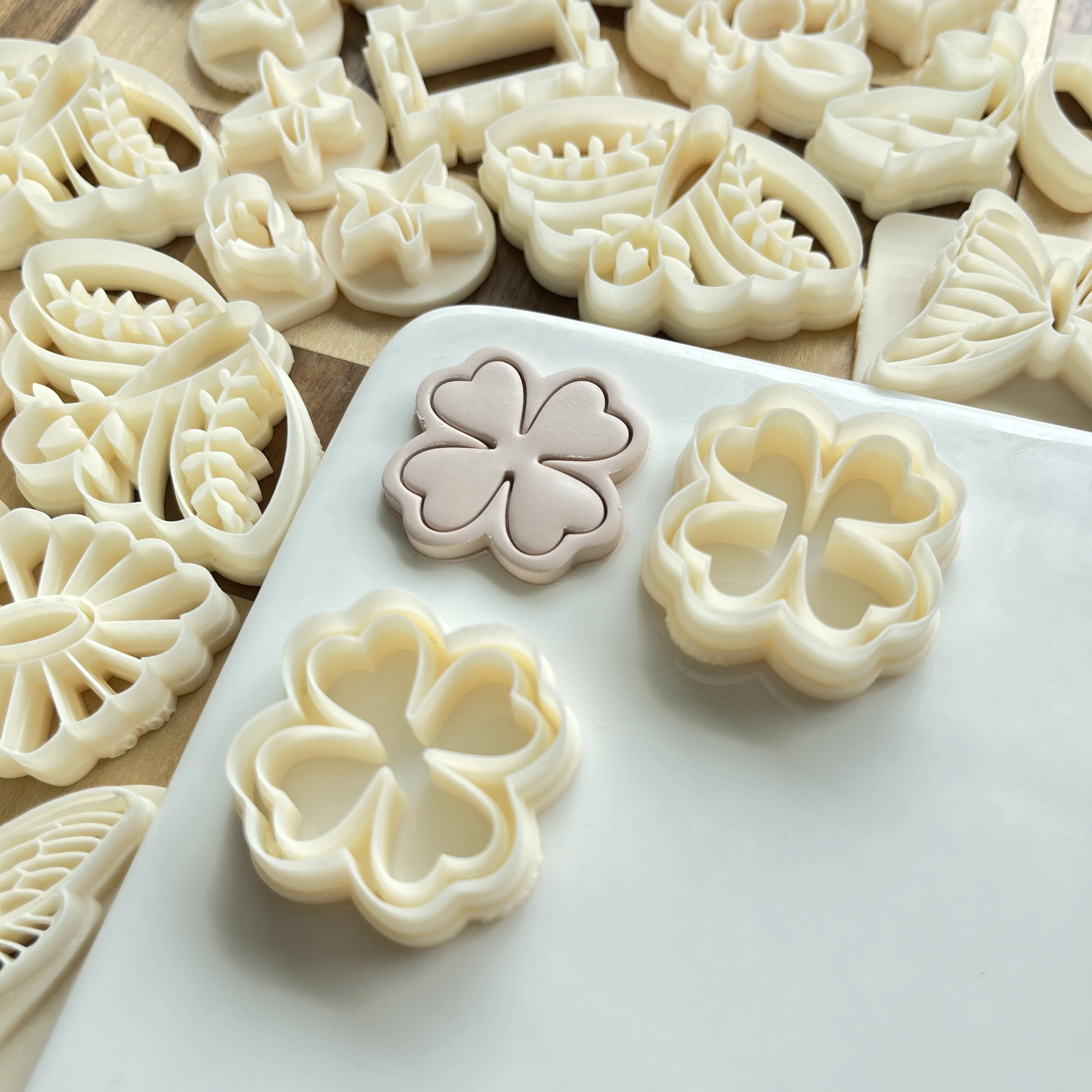 Формы из глины в виде тюльпана/маргаритки/клевера/цветов с высокой точностью для