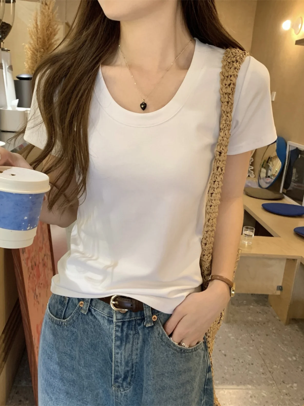 Женская летняя футболка с открытыми плечами и коротким рукавом U-образным