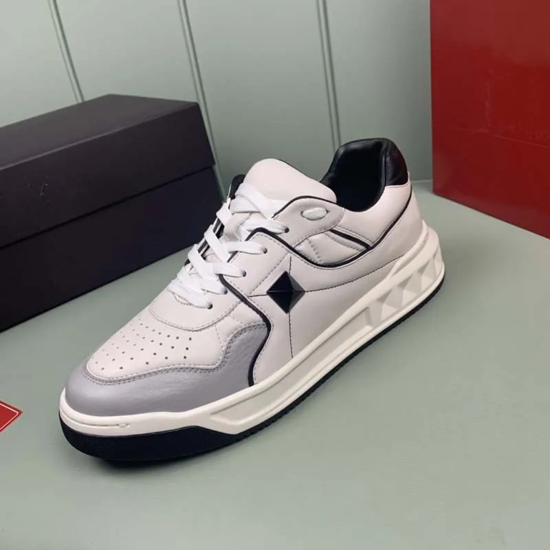 

Fashion Design Rivet Shoes Women Men Genuine Leather Platform Sneakers Low-top Casual Flats Lace-up Round Toe Plus Size35-45