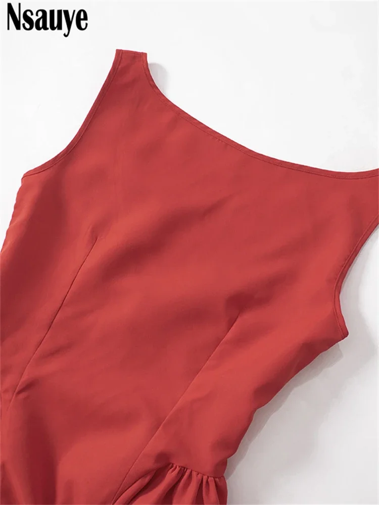 Женское длинное платье-трапеция с открытой спиной