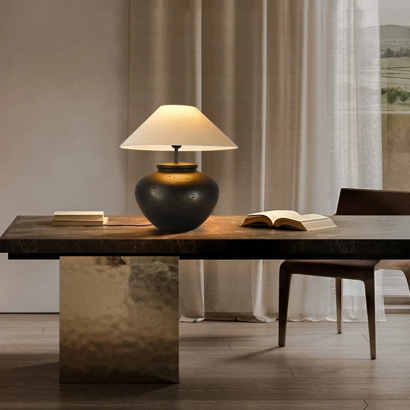 

Черная прикроватная ретро-лампа Wabisabi для спальни, гостиной, дизайнерская Черная керамическая лампа ручной работы для проектов в отеле, Франции, Популярная Настольная лампа