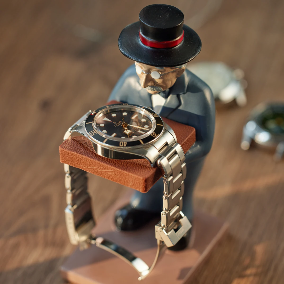 

Стойка для часов Old Manager, роскошный стол, роскошный держатель для часов, база для хранения, аксессуары в стиле ретро, идеи подарков из оргстекла