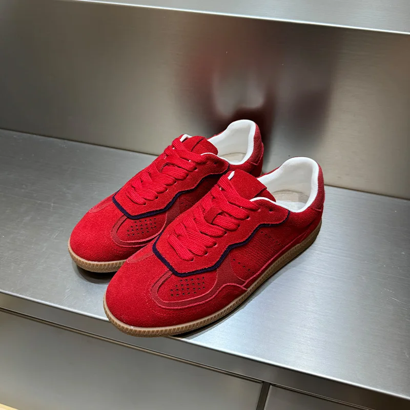 Кроссовки женские из натуральной кожи на шнуровке с круглым носком