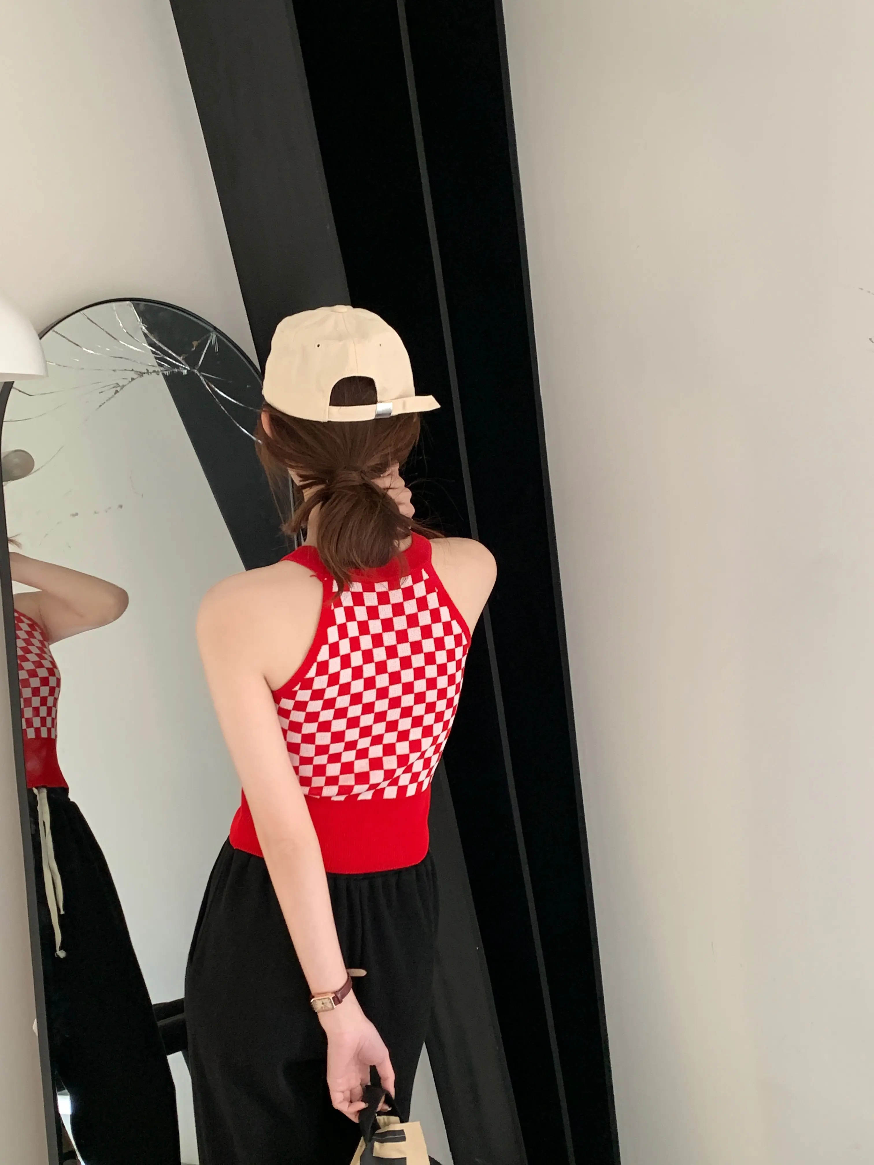 Женская Трикотажная майка с круглым вырезом без рукавов |