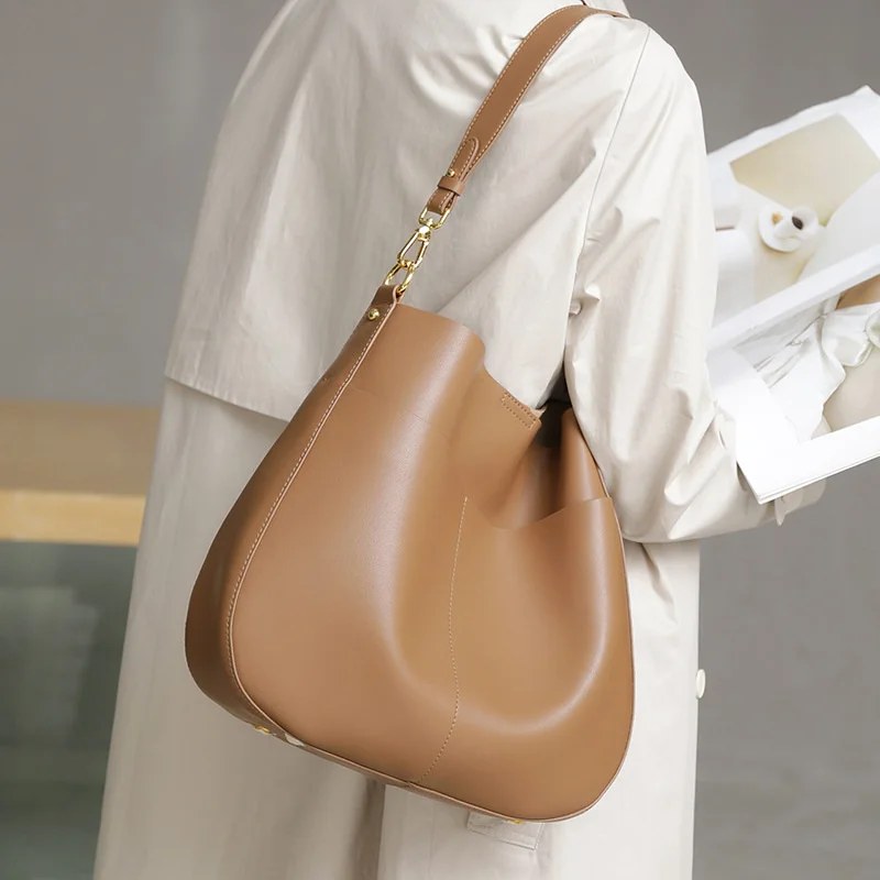 

Высококачественная Роскошная брендовая кожаная Вместительная женская летняя сумка-мешок для девочек Новинка 2023 Универсальный мессенджер ...