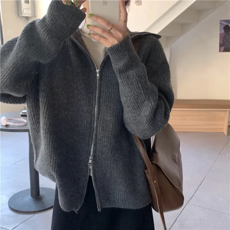 Женский трикотажный кардиган на молнии с длинным рукавом