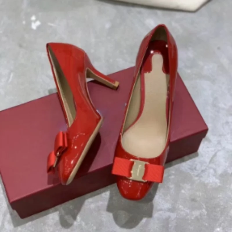 2023 New Round Head Bow Fabric Buckle Middle Heel Low Heel Lacquer Leather Solid Color Shining Comfortable Single Shoe Women