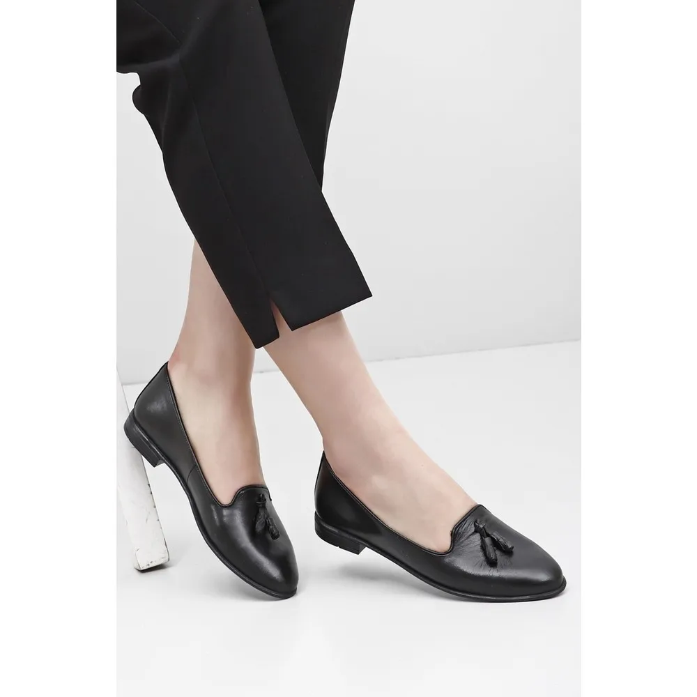 

Дорли®Женские балерины из натуральной кожи с круглым носком и плоской подошвой с кисточками 24160