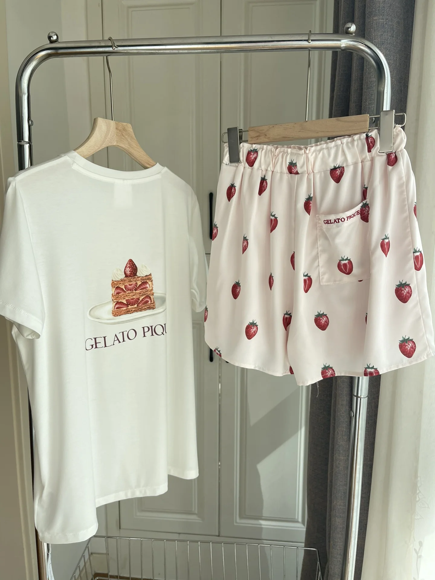 Room Wear Gelato Pique 2023 Spring New Women's Pajamas Strawberry T-shirt Pajama Pants Home Wear Modal Spandex