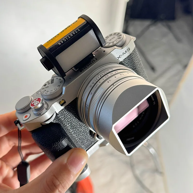 Фото Ввинчивающаяся металлическая квадратная бленда для VOIGTLANDER ULTRON 27 мм F2 COLOR-SKOPAR 18 мм F2.8 поставляется с металлической крышкой №1