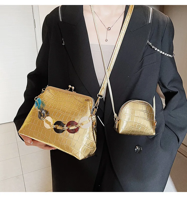 Women's Autumn 2022 Fashion New Shoulder Messenger Bag Popular Bag Female Acrylic Chain Clamp Shell Bag