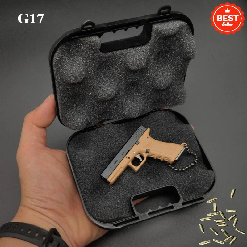 Фото Новая мини-пистолет G17 в штучной упаковке 1:3, модель полусплавного брелка, съемная декомпрессионная игрушка, 5 пулей, всплывающий мужской подарок №1