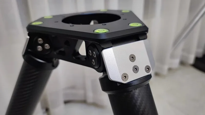 Вращающийся на треугольную ось штатив с центральной осью гидравлическим