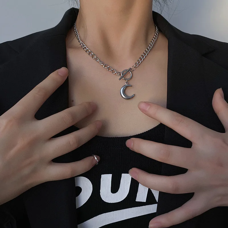MYJIEBIN Корейская INS крутая Красивая жесткая девушка с гладким лицом титановая сталь Изогнутая луна кулон кольцо T-образная пряжка ожерелье для женщин
