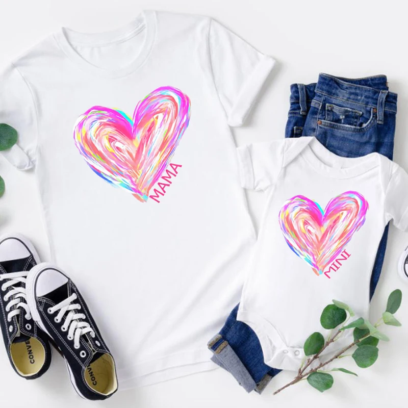 

Футболка с надписью «Love Mommy and Me»