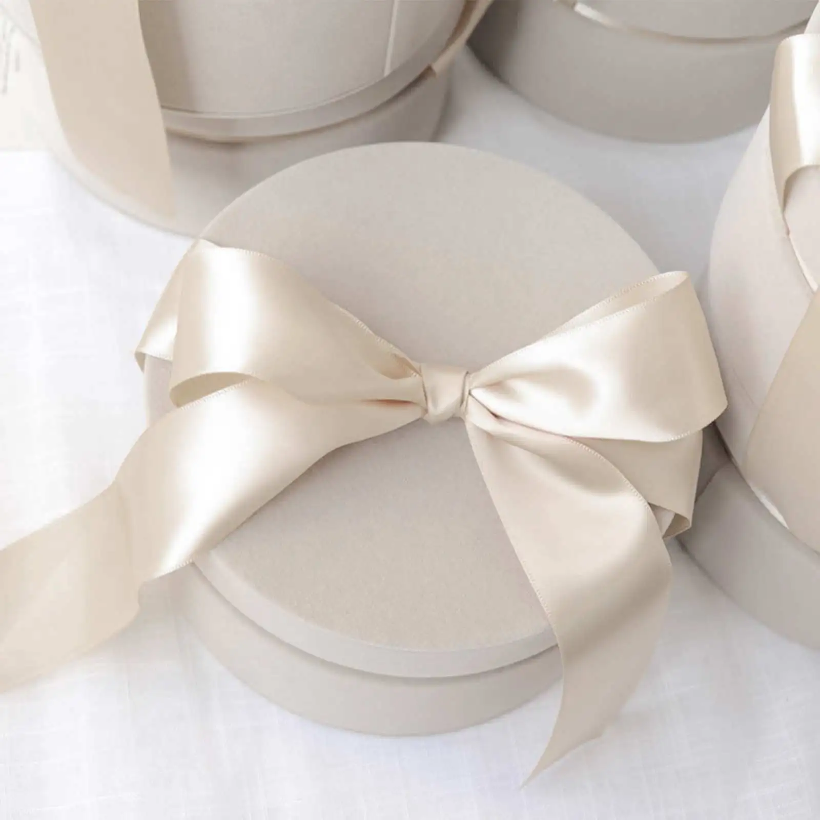 

Коробка для конфет круглая фланелевая для свадьбы детского праздника круглая фланелевая сахарная коробка детский банкет с ручной подарочн...