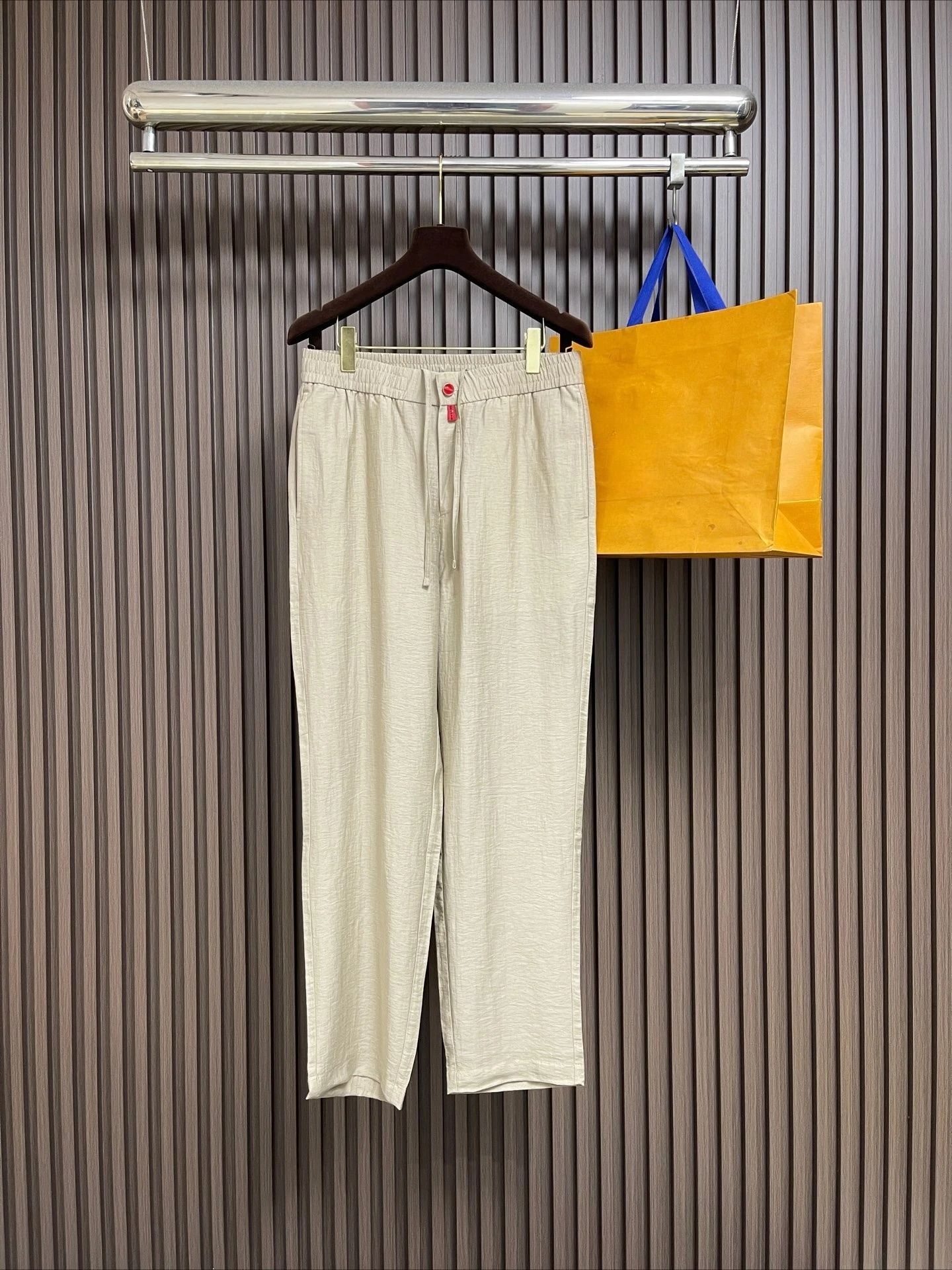 Фото Мужские повседневные брюки Kiton 2026SS (Весна/Лето) из Италии, однотонные, комфортные, универсальные, для города №2