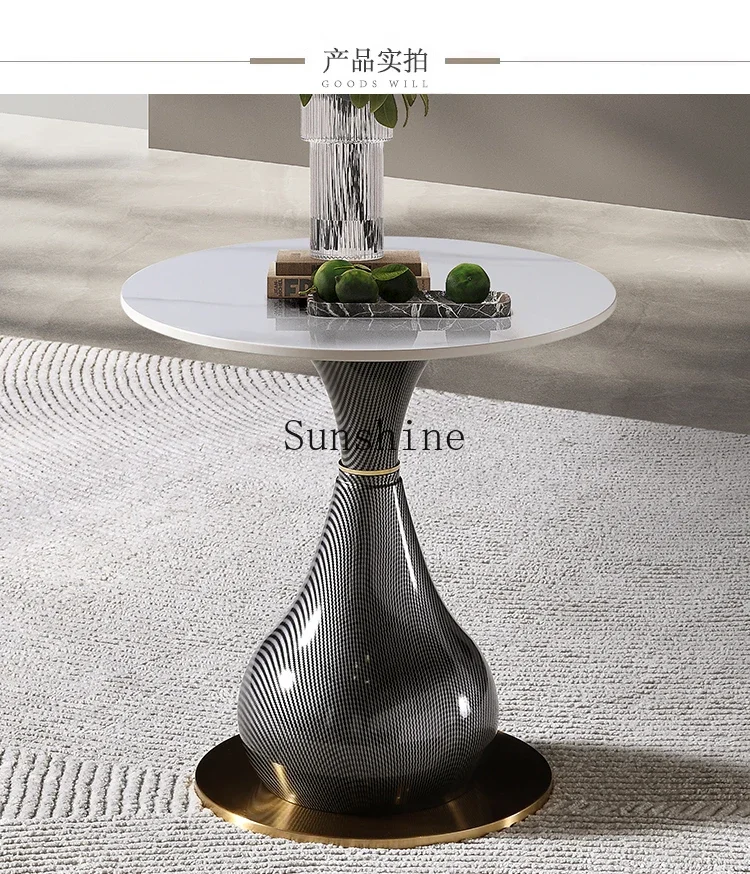 Гостиная черный стеклянный диван балкон повседневный круглый столик небольшой