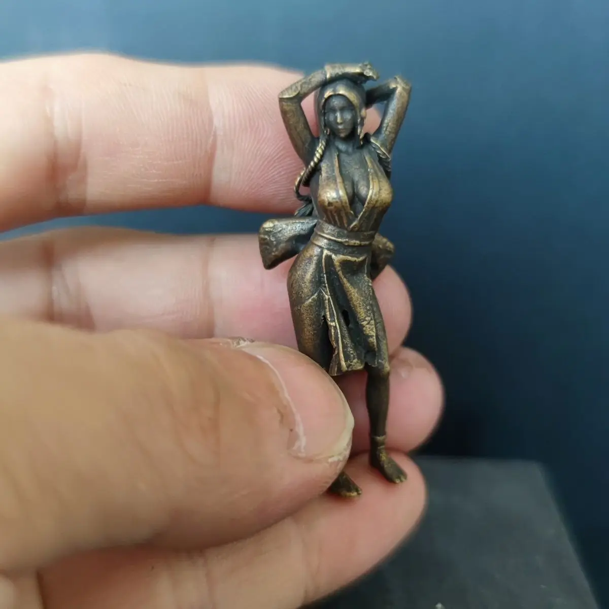 

Мини-фигурка из меди