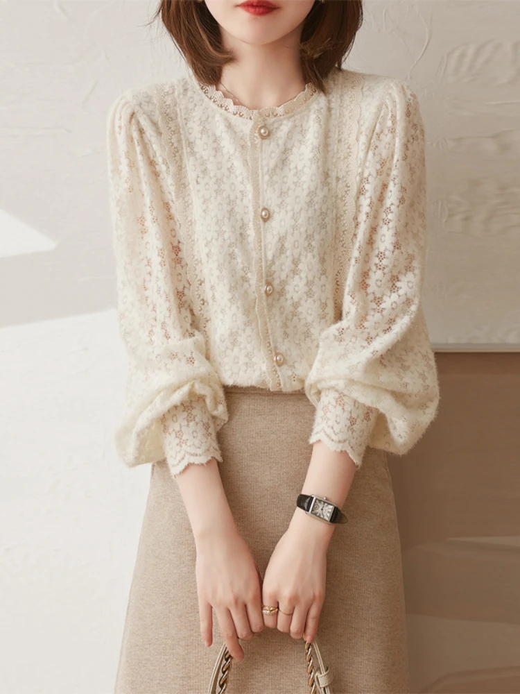 

Женская блузка на пуговицах с круглым вырезом и длинным рукавом