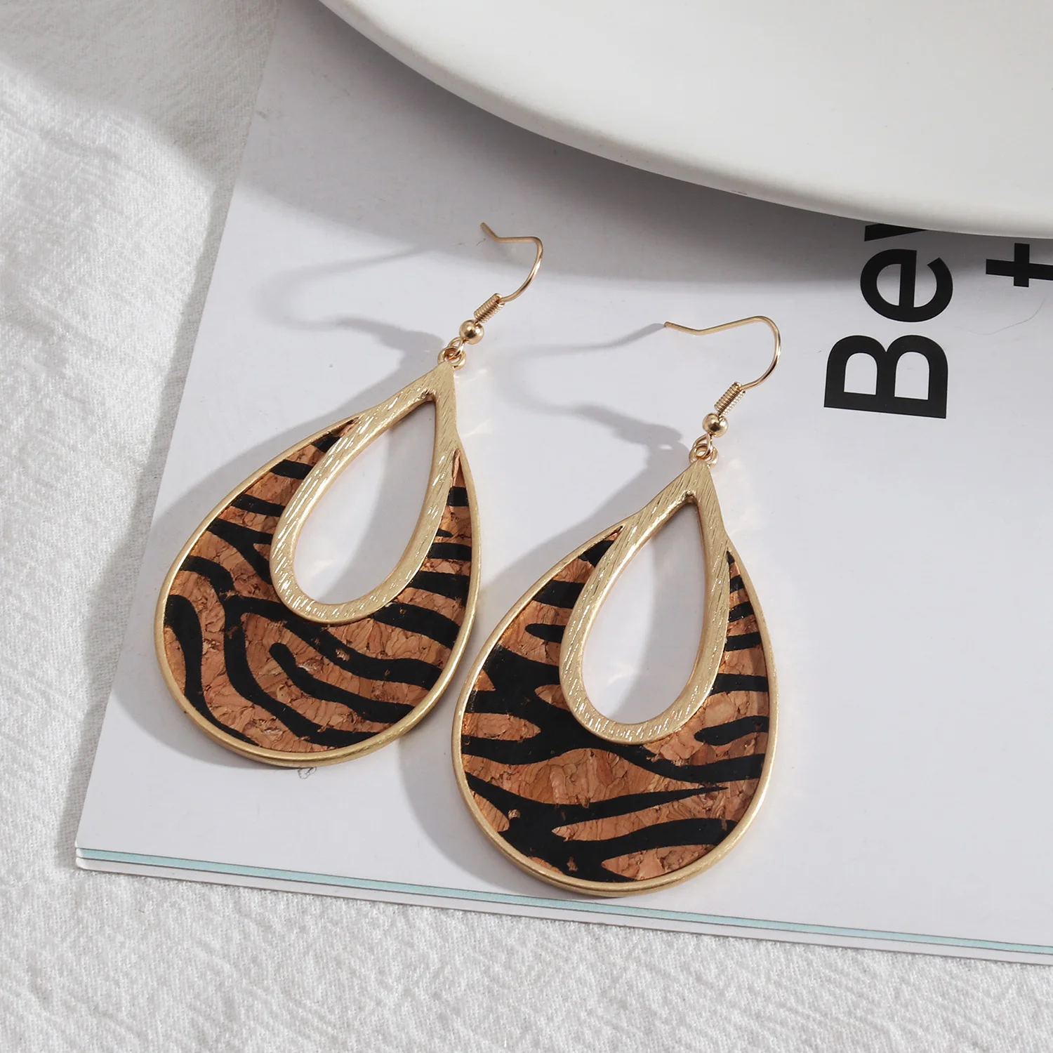 Полые серьги в форме капли воды кожаные пробковые каплевидные модные брендовые