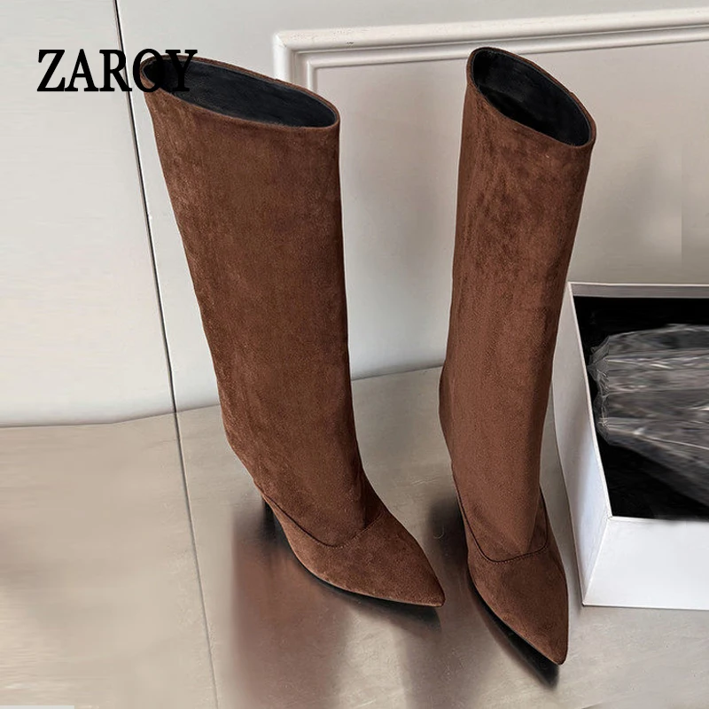 Фото Женские зимние сапоги ZAROY до колена, теплые, на тонком высоком каблуке, с острым носком, из замши, длинные, дизайнерские, для банкетов №2