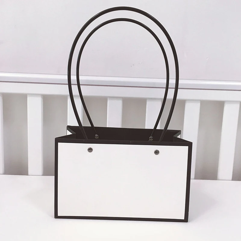 Подарочная коробка из крафт-бумаги