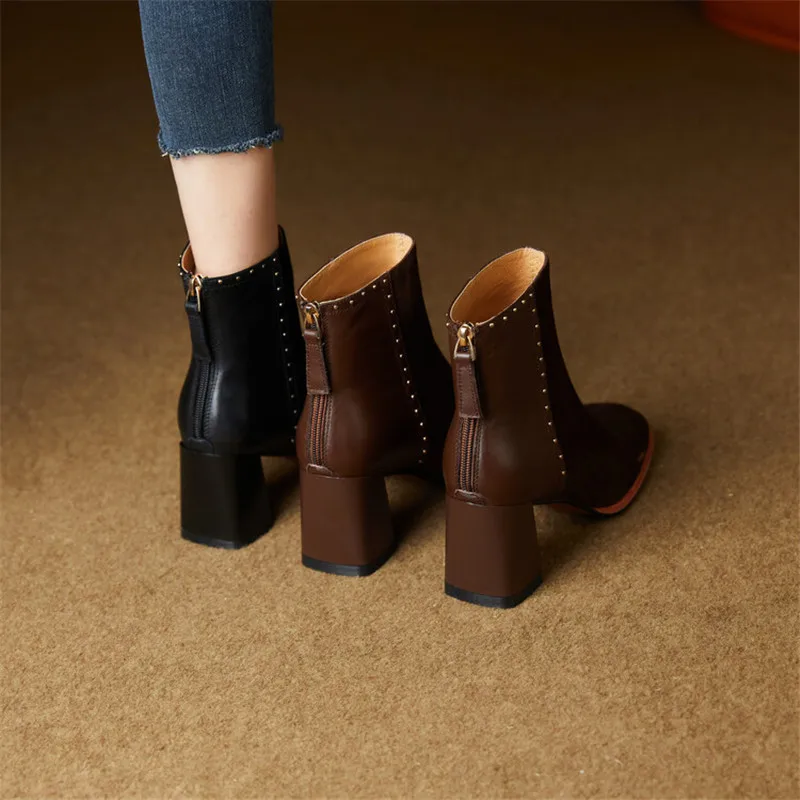 

2022 Autumn/winter Women's Boots Round Toe Chunky Heel Retro Short Boots New Sheep Suede Splice Rivet Shoes for Women High Heels