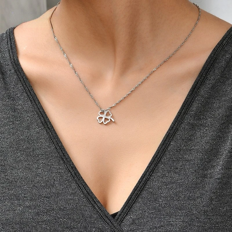 

Ожерелье с полым четырехлистным клевером для женщин