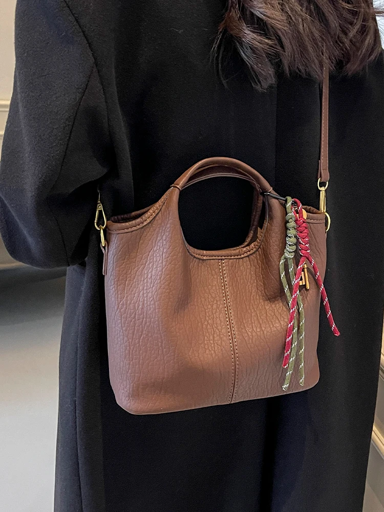 Retro Fashion Portable Bucket Bag Women 2024 Autumn Simple Casual Shoulder Premium Texture Crossbody