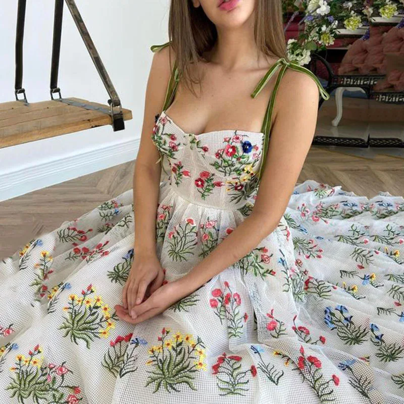 

2023 new European and American women's dress waist sexy cross with halter embroidered slip dress