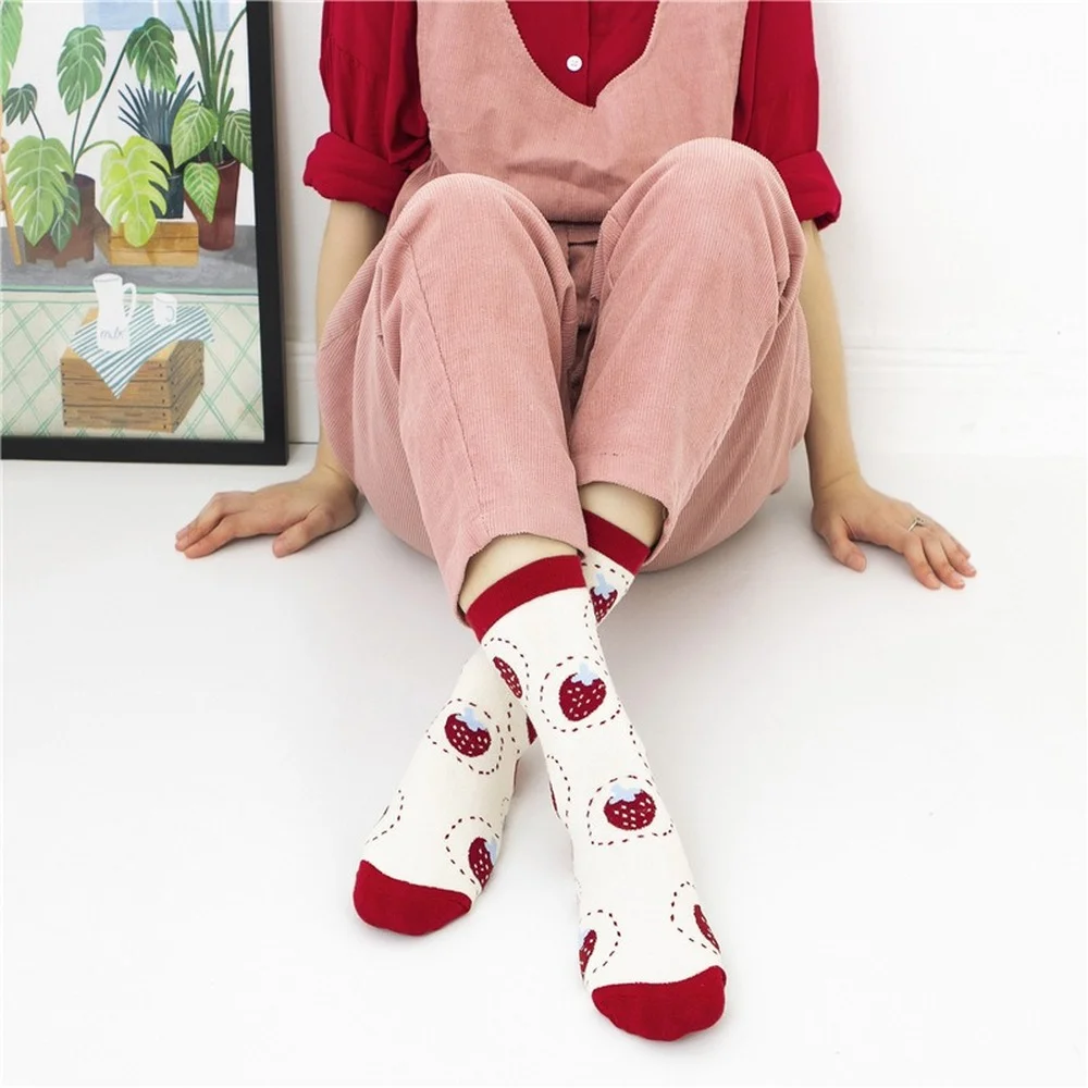 5 Pairs Fashion Cute Pink Strawberry Medium Tube Women Socks kawaii harajuku Cotton College Style Casual Cartoon Socks