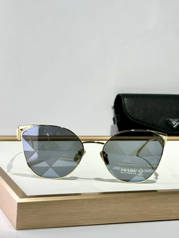 Солнцезащитные очки PRADA