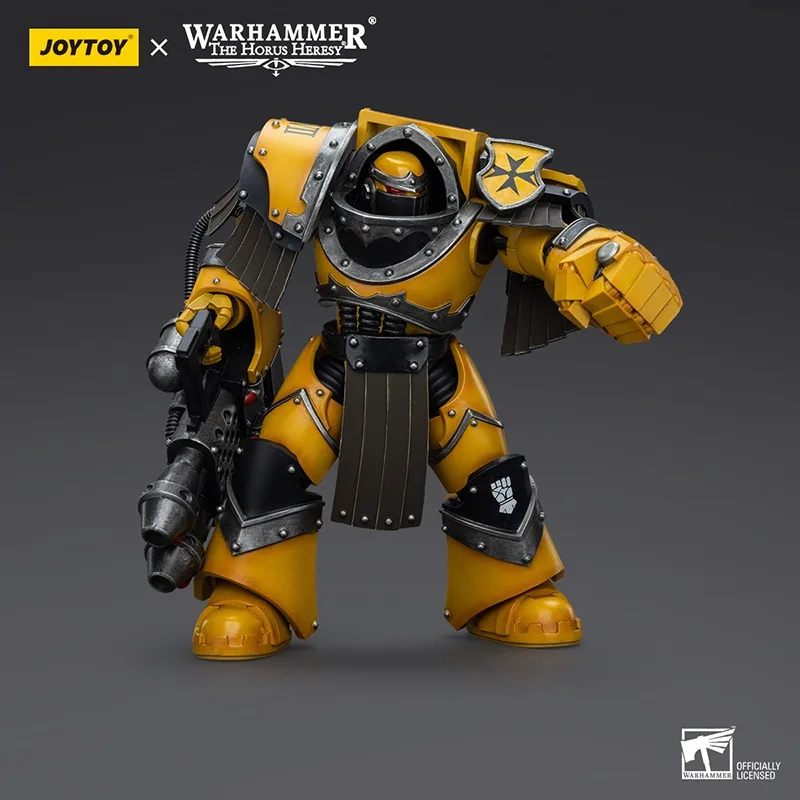 Фото JOYTOY Warhammer 1/18 фигурки императорских кулаков легион катафологии сержант с тяжелым пламенем фигурка модель игрушка подарки для мальчика №1