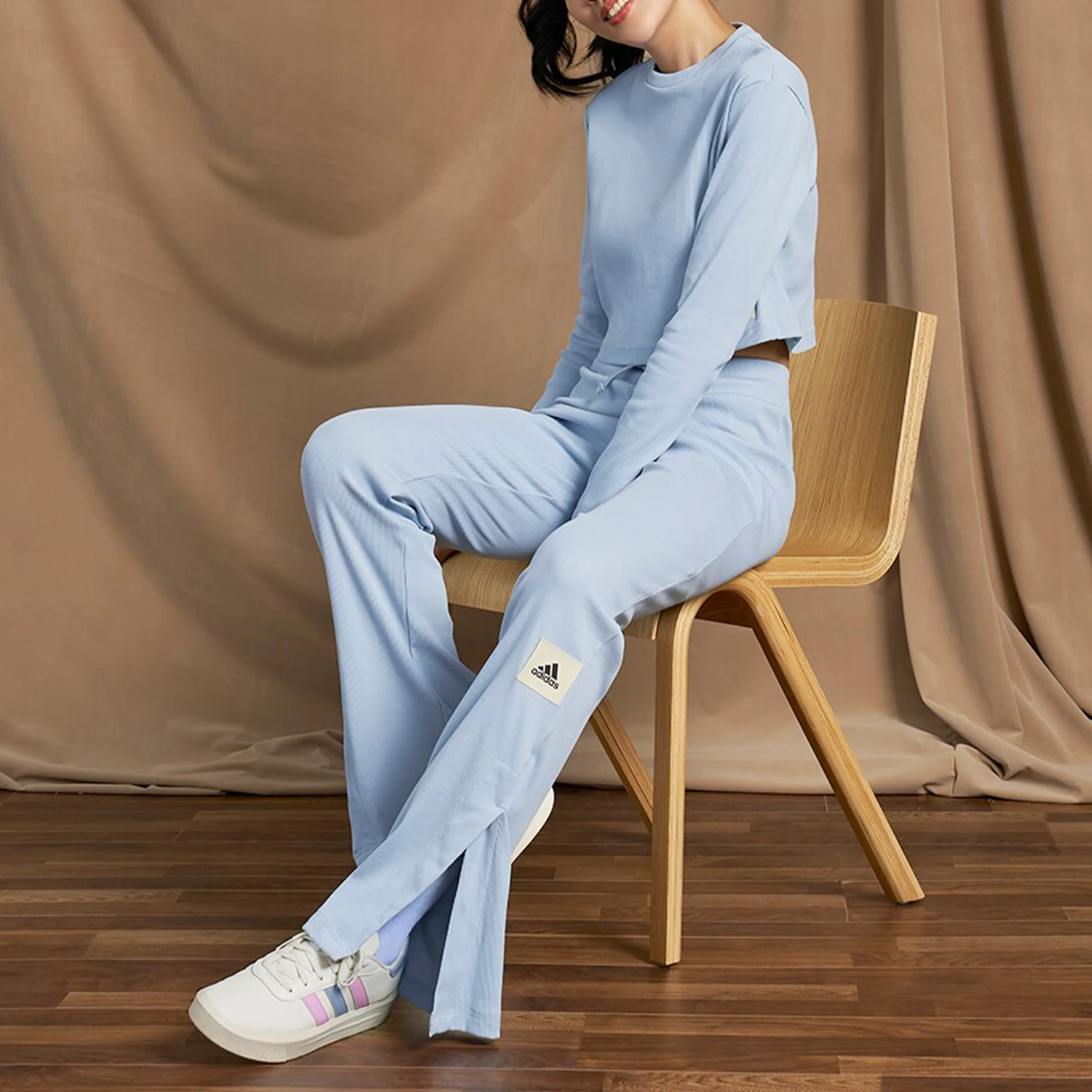Фото Оригинальная женская спортивная футболка Adidas LNG RIB TEE с длинными рукавами и круглым вырезом IJ8433 №3