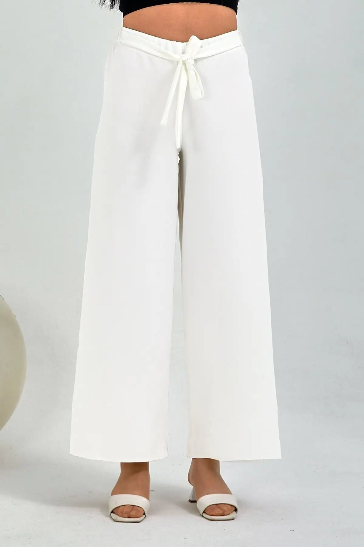 

Women's Articulated Wheel And Belted Crepe Baggy Pants White