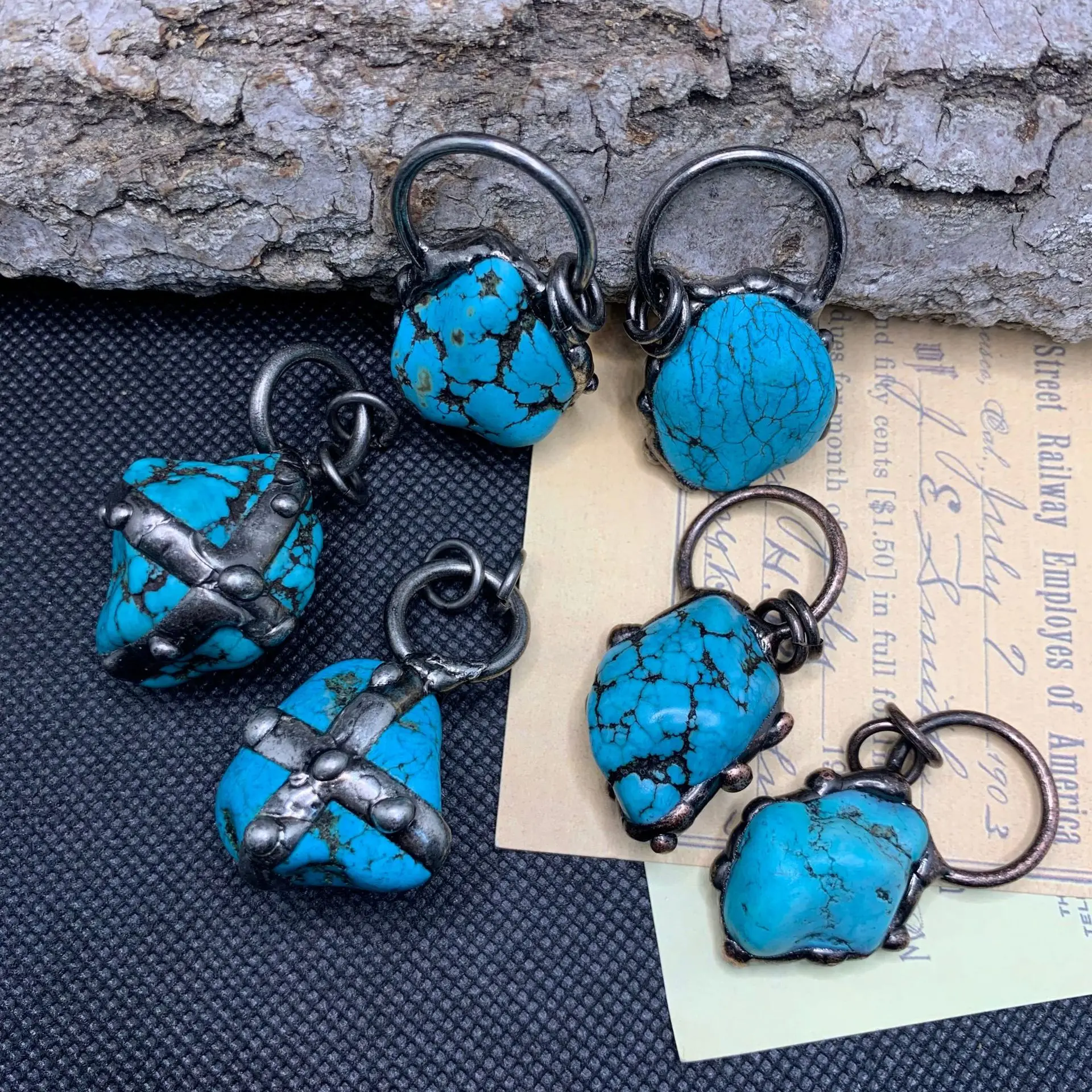 

1pcs Blue Turquoises Vintage Pendant Stone Antique Bronze Irregular Charms for Necklace Jewelry Making BOHO Accessories DIY