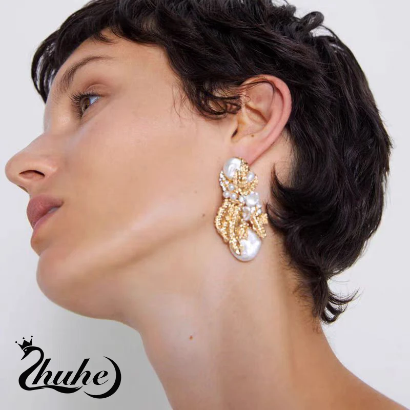 Новинка 2024 женские серьги с жемчугом и золотым листом классические