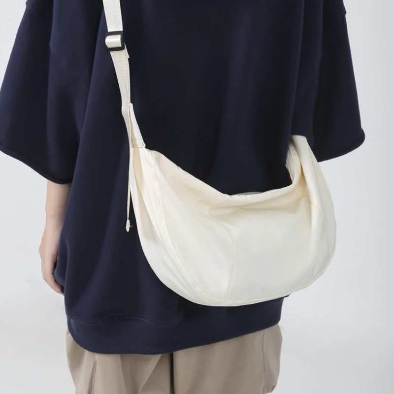 Сумка на плечо с большим внутренним отделением мягкая саквояж молнии нейлоновая