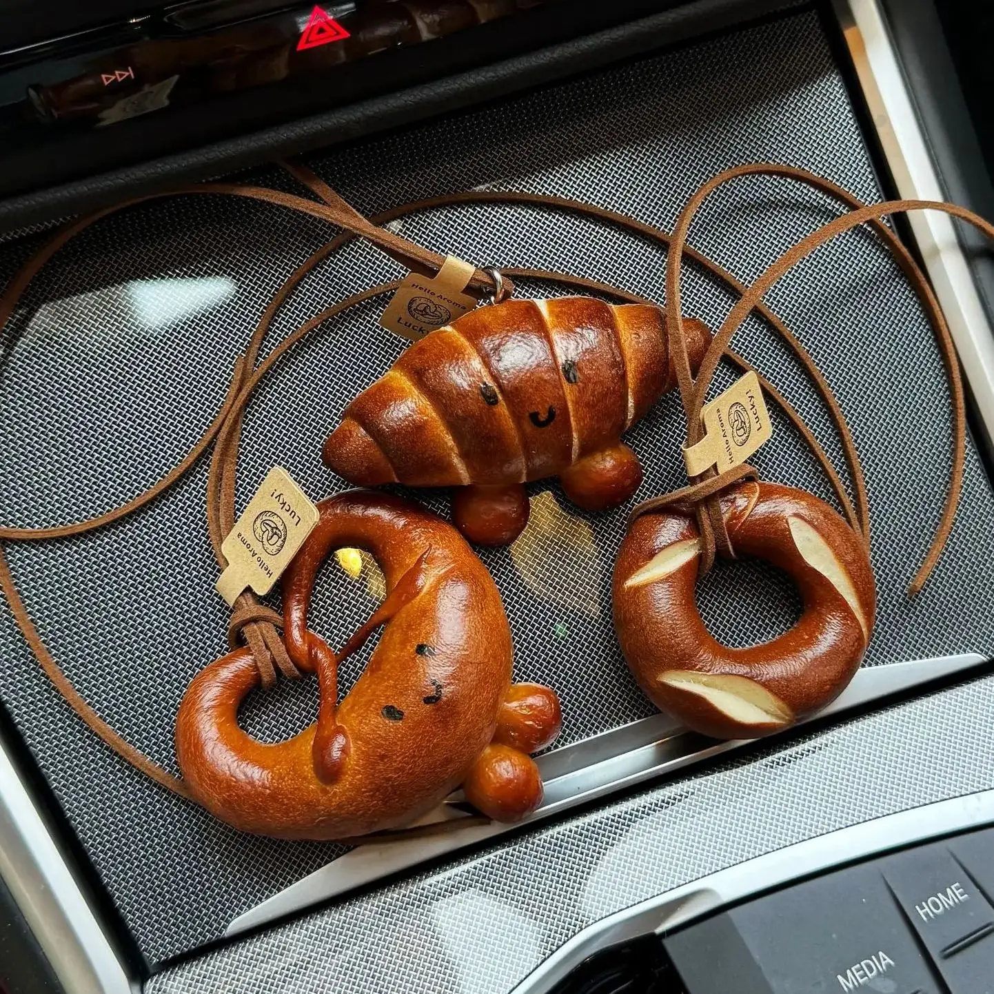 Брелок для хлеба ручной работы пробковый ремешок зеркало заднего вида подвесное