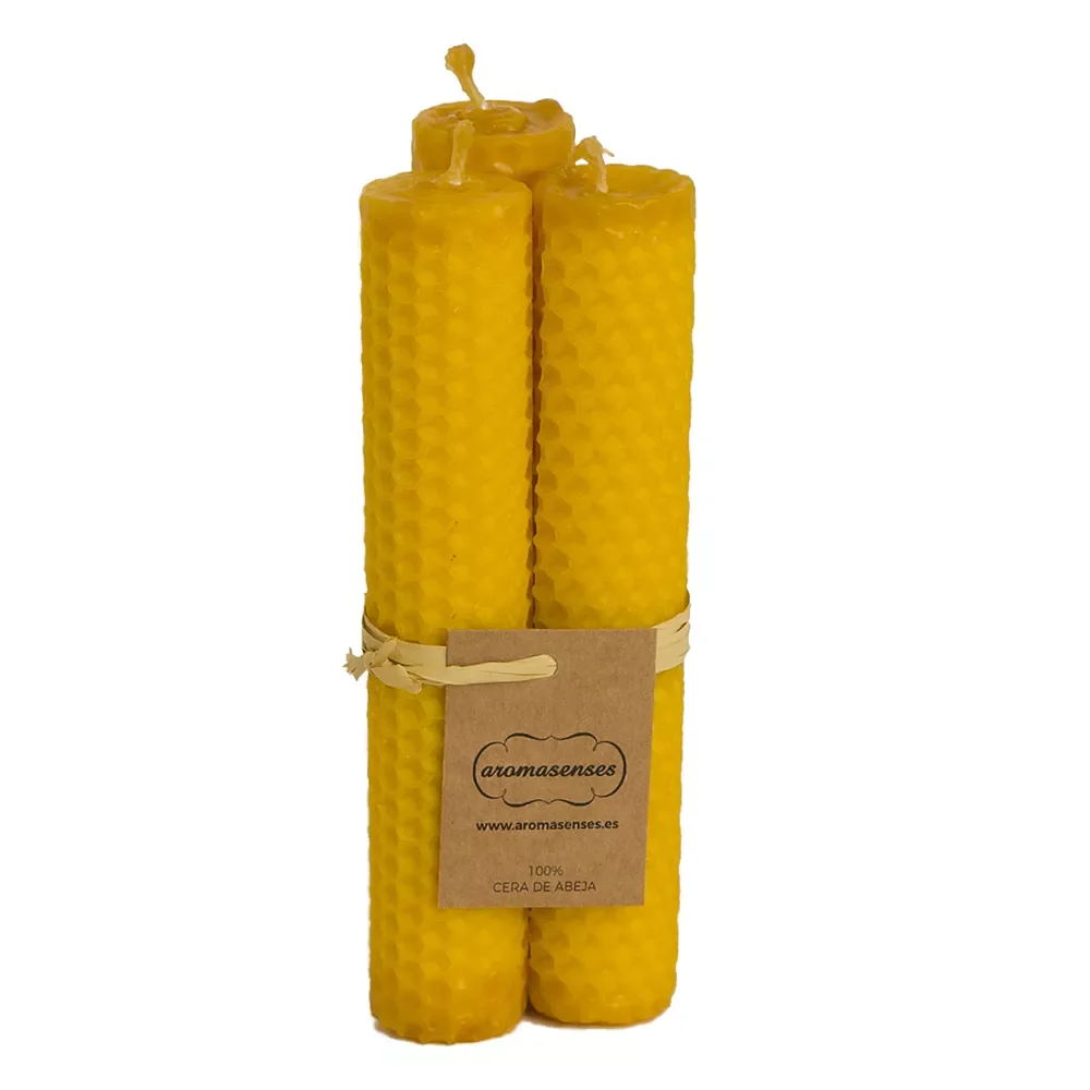 

NEW IN Pack 3 candles wax Virgin 100% Natural beeswax.-manufactured to hand. (3 cm x 15 cm)