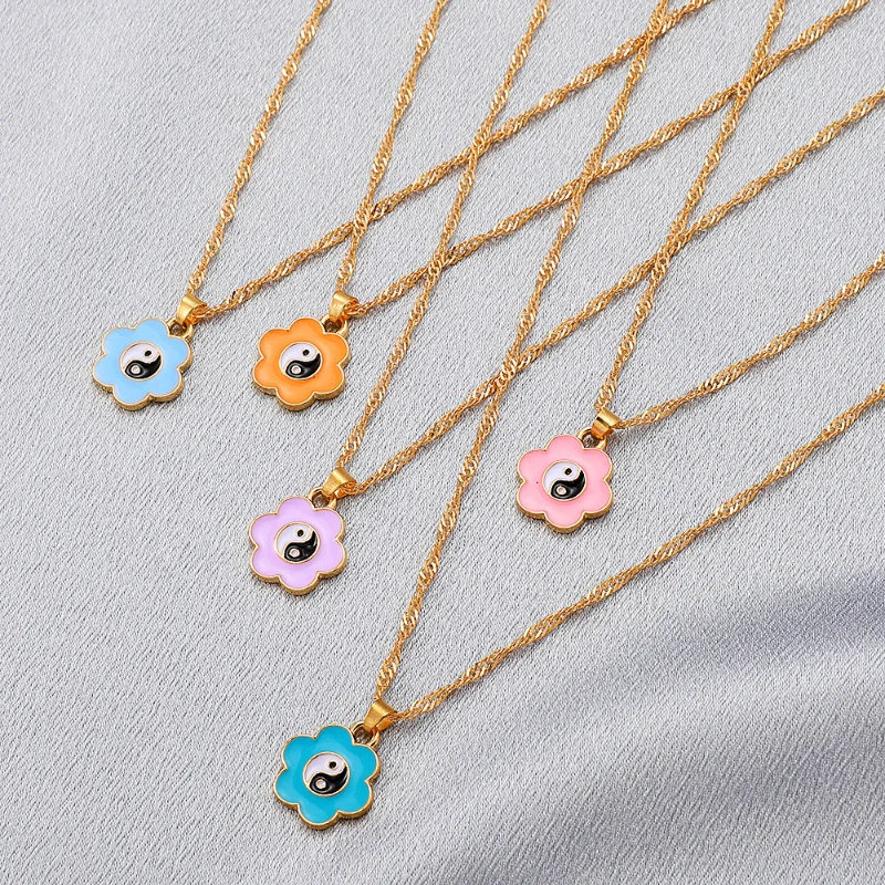 

A Multicolor Oil Dripping Flower Pendant for Men and Women's Necklaces Black and White Yin-yang Echo Festival Children's Jewelry