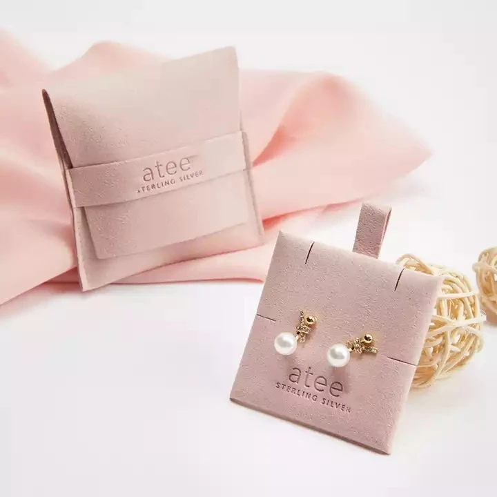 

100 шт. новый дизайн, бархатная упаковка, маленькие подарочные мешки из микрофибры, пенопластовые мешочки для украшений с логотипом на заказ