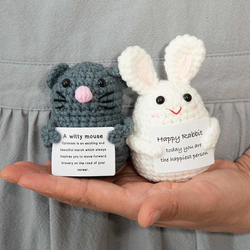 Положительная вязаная крючком энергетическая кукла с фруктами и овощами декор