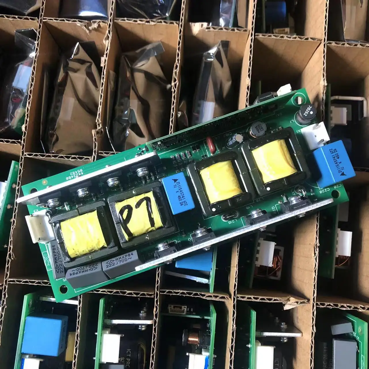 

Новый балласт лампы Philips EUC 350 Вт 17R балласт лампы 350 Вт балласт лампы 17R балласт лампы для движущихся головок