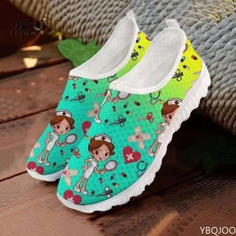 

New Cartoon Nurse Doctor Print Women Sneakers Slip on Light Mesh Shoes Summer Breathable Flats Shoes Zapatos Planos